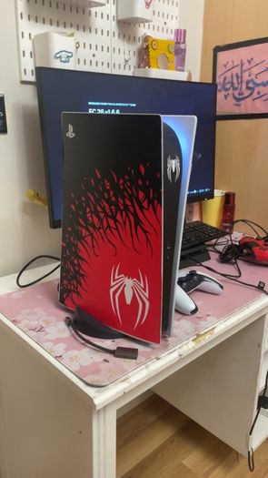 Playstation 5, Mint Condition, Spiderman 2 Limited Edition.