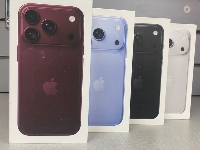 iphone 18 Pro 256GB  (IRISH STOCK ) Brand New Sealed Unlocked 1 year Apple warranty BLACK/GLACIER/BURGUNDY Free phone cover and Screen Protector RECEIPT