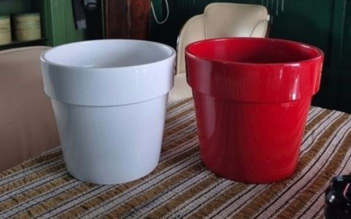 New A pair of 2 heavy Terracotta paint glazed plant pots