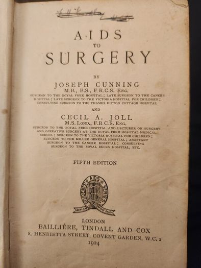 Aids To Surgery. By Joseph Cunning And Cecil A. Joll. 5th Edition 1924 Hardback In Fair Condition. See Photos For Same.
