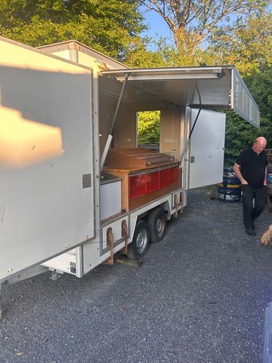 Exhibition shop trailer