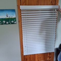 2 window Venetian Blinds