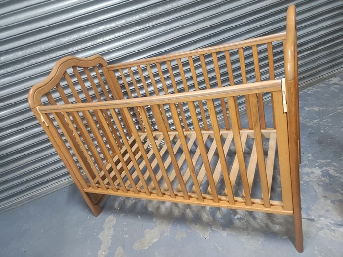 2 baby cots