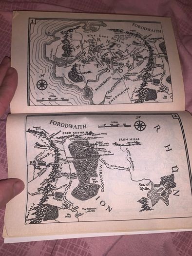 (4 Set) Lord of the rings trilogy & hobbit books