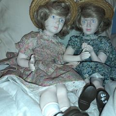 Queen Elizabeth and Margaret porcelain peggy Nisbet dolls