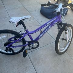 Kids bike - Aged 6-9 years