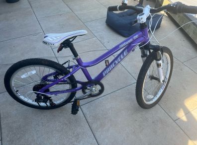 Kids bike - Aged 6-9 years