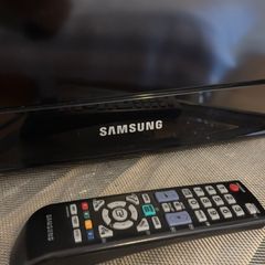 Samsung TV 1360x768