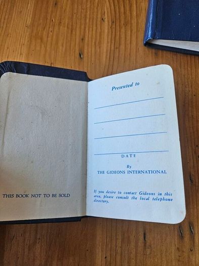 New Testament- Psalms Proverbs. X 2 Vintage 1980s  Pocket Size Hardback In Good Condition.  See Photos For Same.