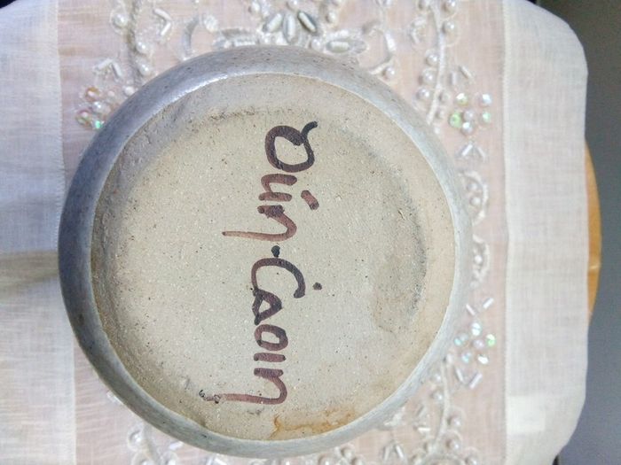 Dun Caoin ceramic vase