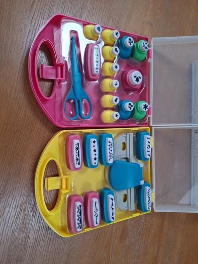 Decorative paper punch set