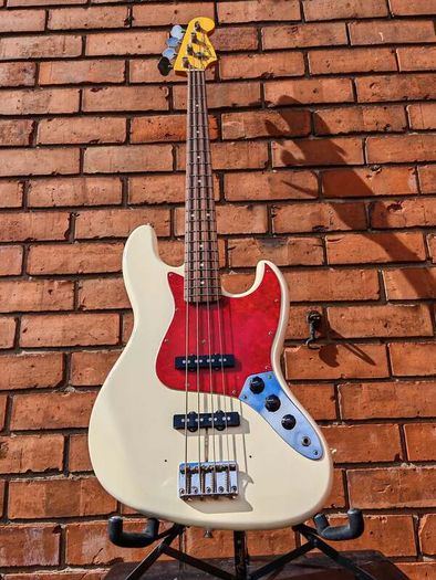 Fender Japan '62 Reissue Jazz Bass (Delivery available)
