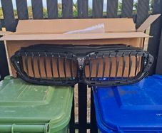 BMW G30 front grill assembly