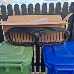 BMW G30 front grill assembly