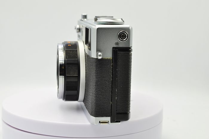 Olympus 35RC 35mm film rangefinder camera in good condition With E-zuiko 42mm f2.8 super sharp lens(No Leica, NO Canon QL17,No Yashica