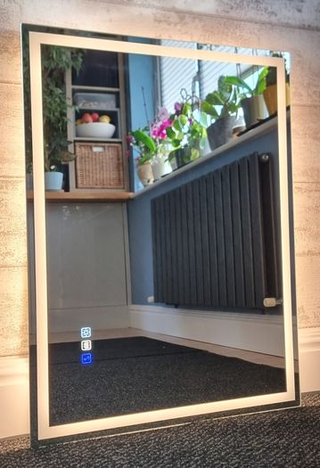 LED Bathroom Mirror Demister Bluetooth Speakers 80x60cm Touch Switch Bright Light Memory Function