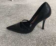 Stunning Black Faith Heels size 6