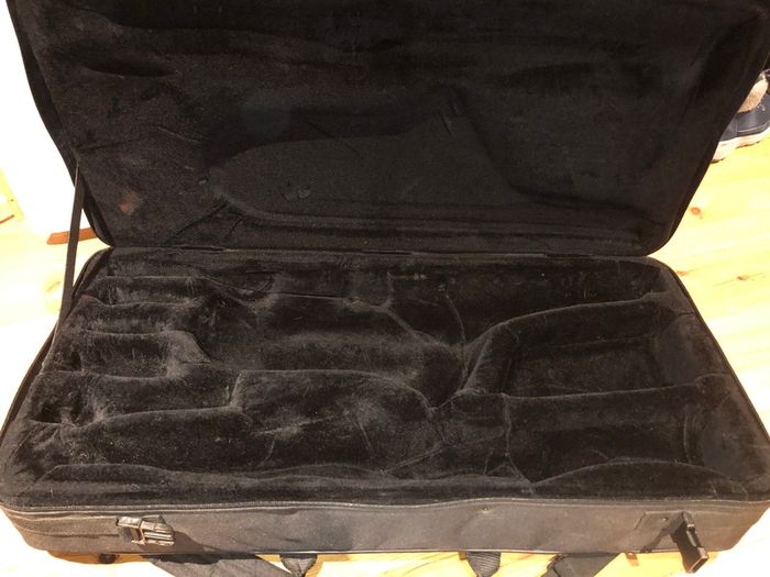 Alto/soprano double saxophone case.