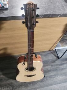 Acoustic guitar Bromo