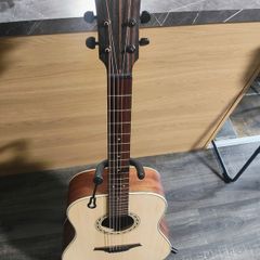 Acoustic guitar Bromo