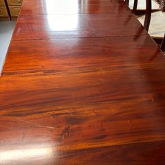 Mahogony table, 8 chairs, mahogony display cabinet