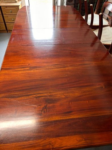 Mahogony table, 8 chairs, mahogony display cabinet