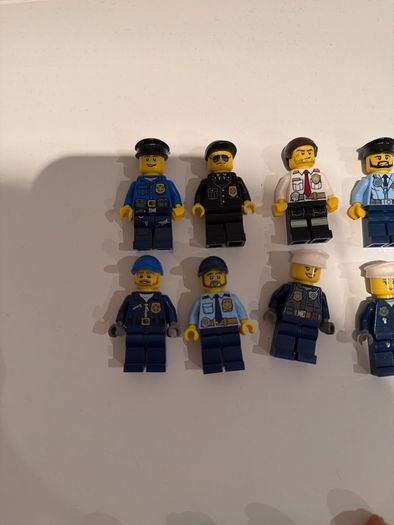lego police minifigures x 8