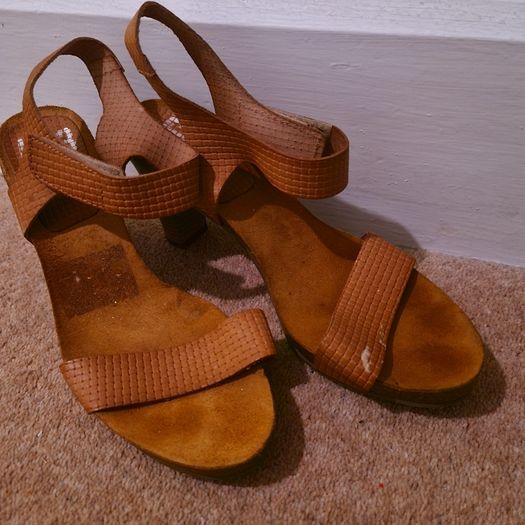 Sandle strap heels