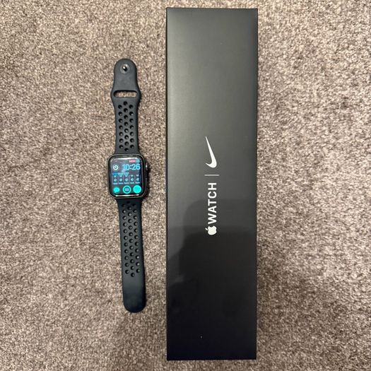 Apple Watch Series 5 Nike 44mm GPS Space Grey with Black Nike Sport Band