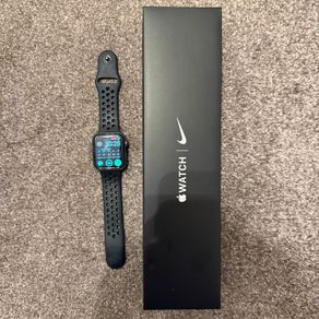 Apple Watch Series 5 Nike 44mm GPS Space Grey with Black Nike Sport Band
