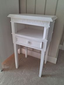 Chevet Arnaud blanc antique bedside table