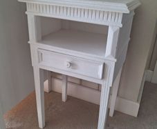 Chevet Arnaud blanc antique bedside table