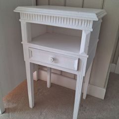 Chevet Arnaud blanc antique bedside table