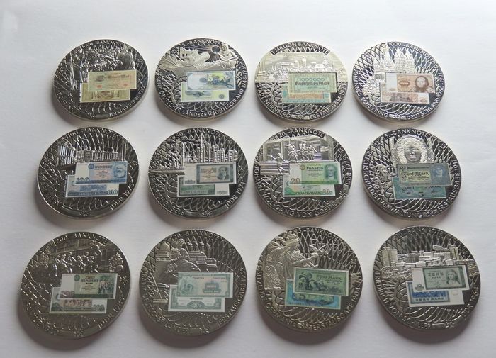 Antique German banknotes & commemorative bank note coins in wood case