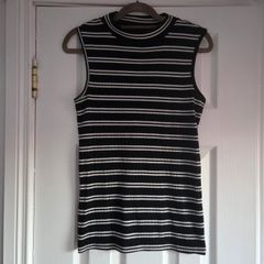 Black and white striped ribbed sleeveless top,size 10