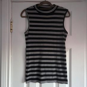 Black and white striped ribbed sleeveless top,size 10