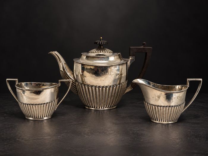 Vintage Walker & Hall Sheffield Silver-Plated 3-Piece Tea Set