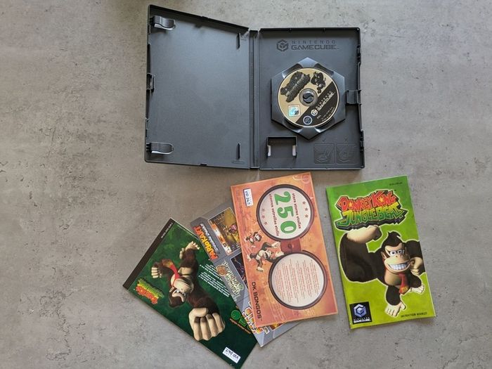Donkey Kong Jungle Beat & Official DK Bongos Bundle GameCube (PAL CIB)