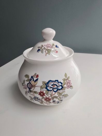 Vintage Royal Tara Fine Bone China Tea Set - "Tara Hall" Collection (5 Pieces)