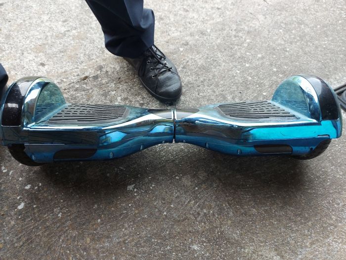 Hoverboard, no charger, not tested in very good cosmetic condition