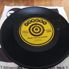 IRISH SHOWBAND Derrick and the Sounds Morning papers and margerine  7"