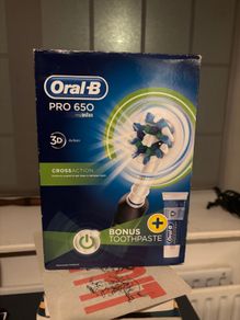 Oral-B Pro 650 Electric Tootbrush (Black)