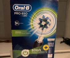 Oral-B Pro 650 Electric Tootbrush (Black)