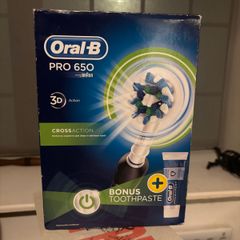 Oral-B Pro 650 Electric Tootbrush (Black)