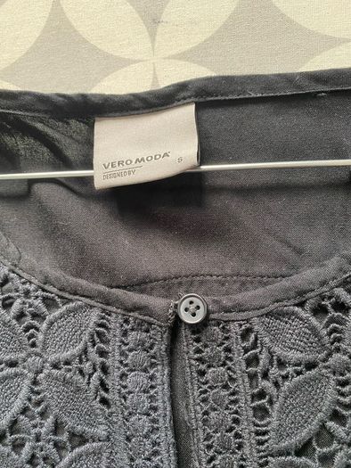 Like New: Vero Moda Ladies Top (Size Small)