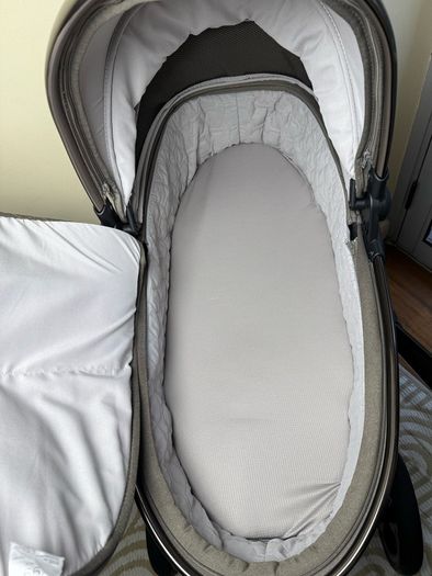 Full Egg 3 travel system Cybex car seat and isofix base