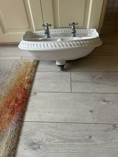 Bathroom sink