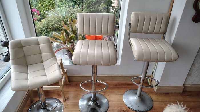 Free kitchen stools x3