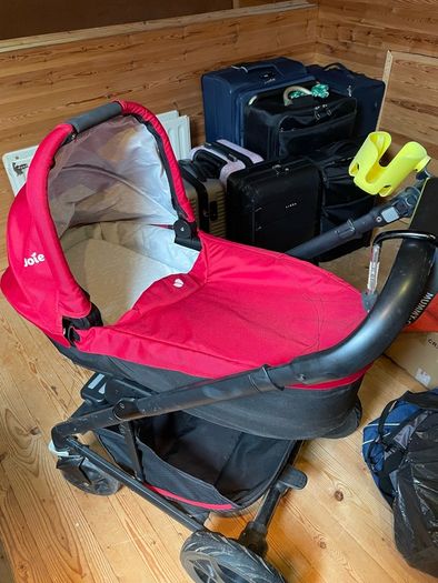 Joie 2 in 1 pram with carry cot
