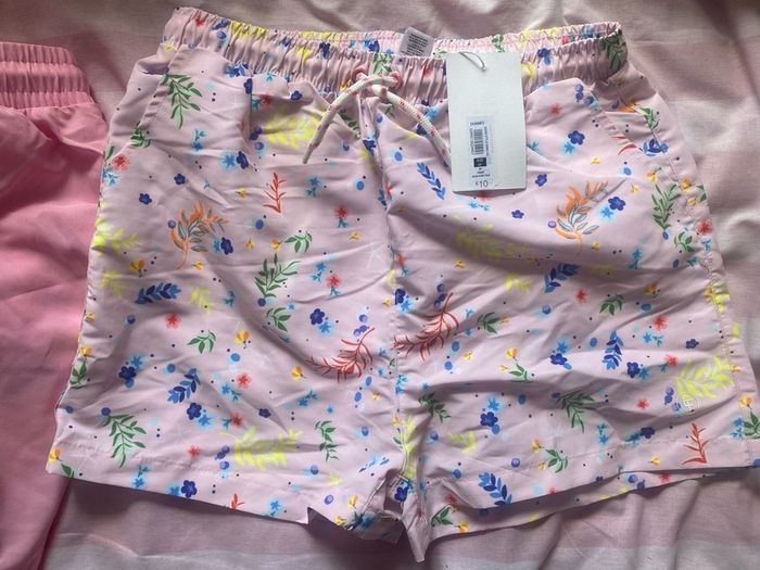 Brand New with Tags, girls 25inch waist leggings, shorts & jogger bundle.